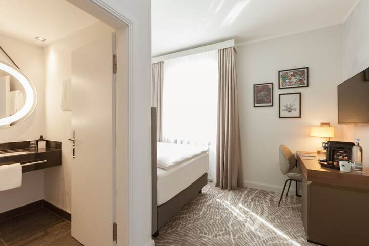 Room 14 of 64