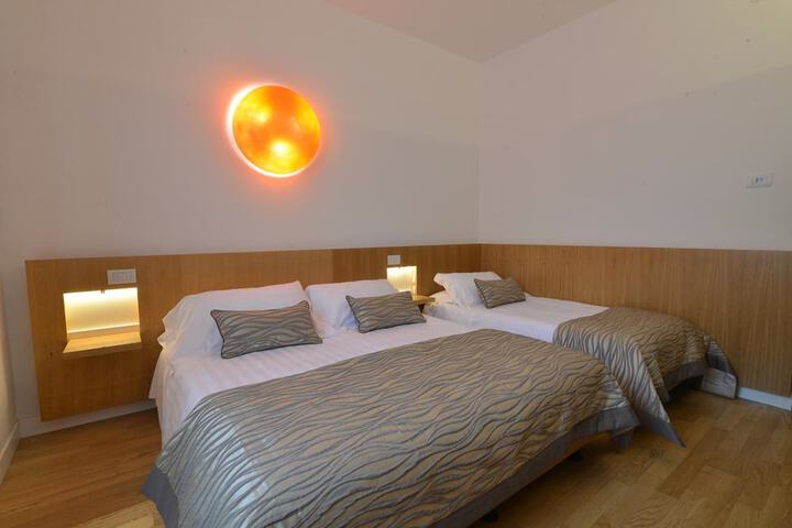 Room 25 of 58