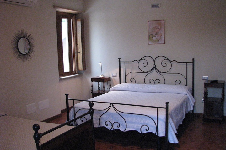 Room 6 of 92