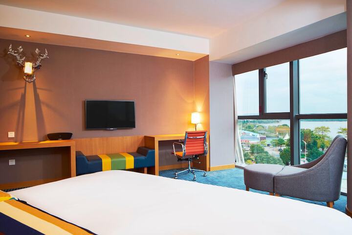 Room 15 of 61