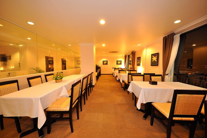 Dining 31 of 67