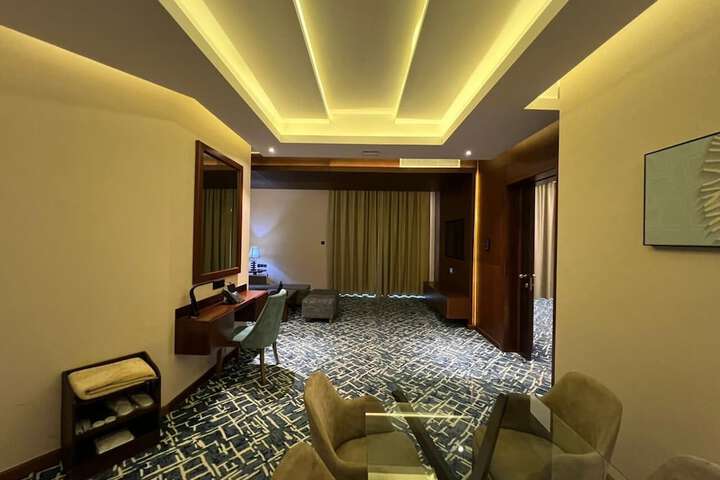 Room 51 of 86
