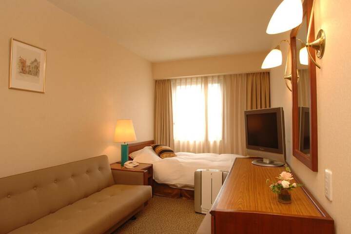 Room 10 of 26