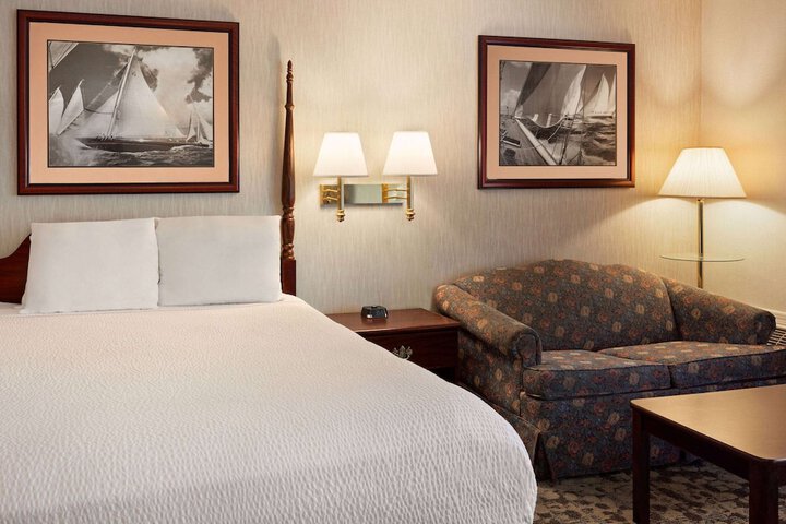 Business Queen Bed (2 of 5)
