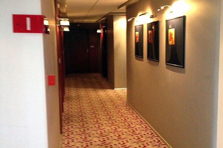 Ballroom/Hall 14 of 14