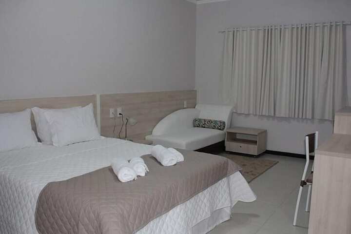 Room 4 of 16