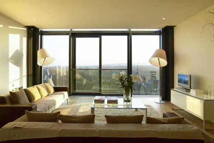 Room 4 of 7