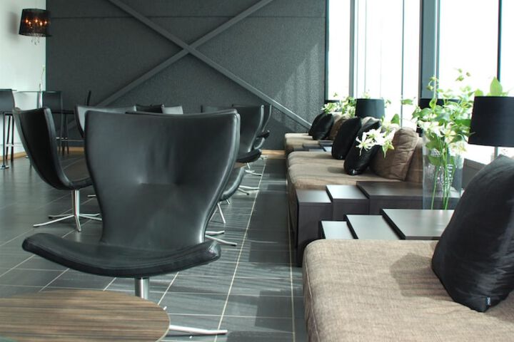 Lounge 85 of 97