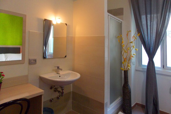 Room 16 of 39