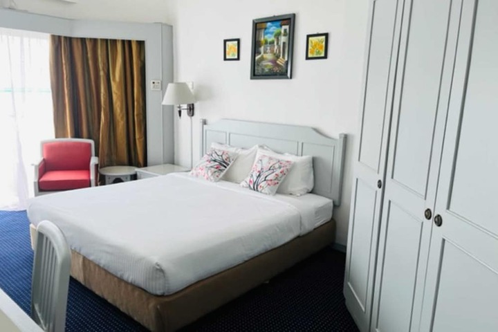 Room 101 of 650