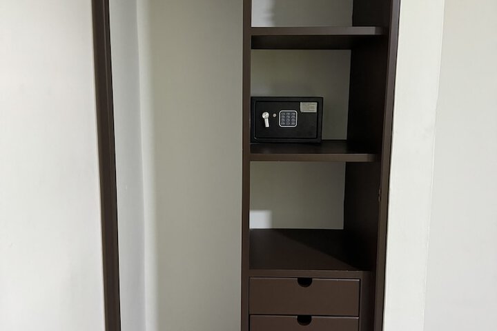 Room 40 of 65