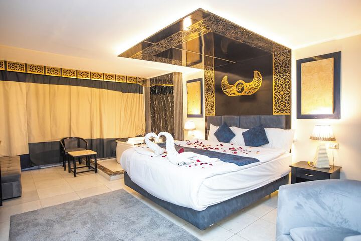 Room 43 of 177