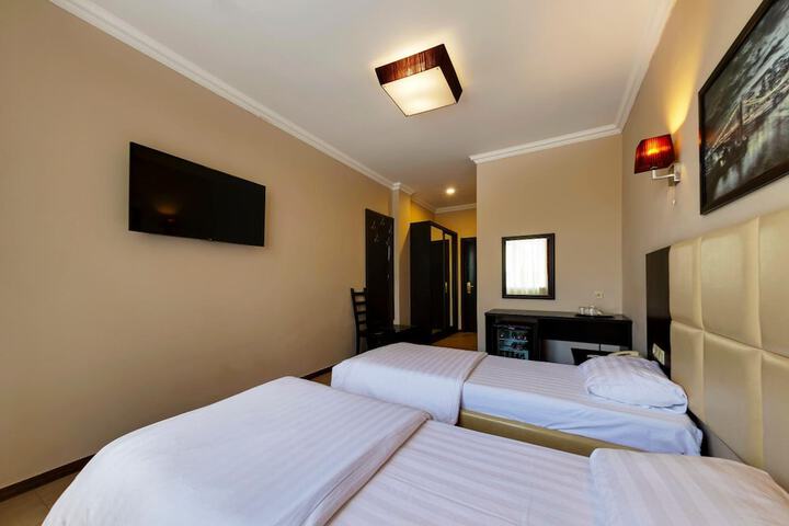 Room 32 of 59