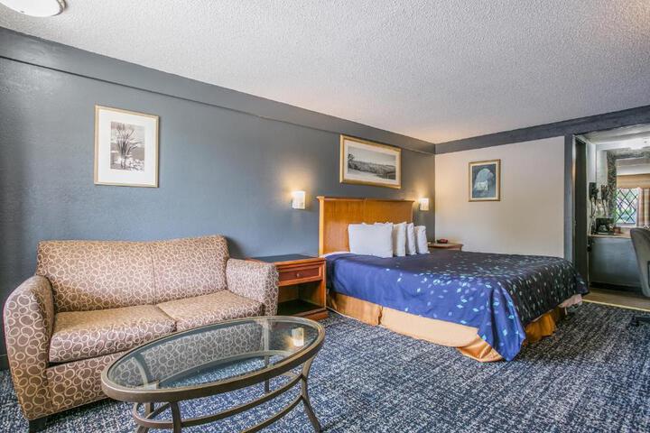 1 King Bed (9 of 24)