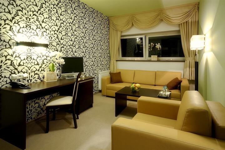 Room 16 of 70