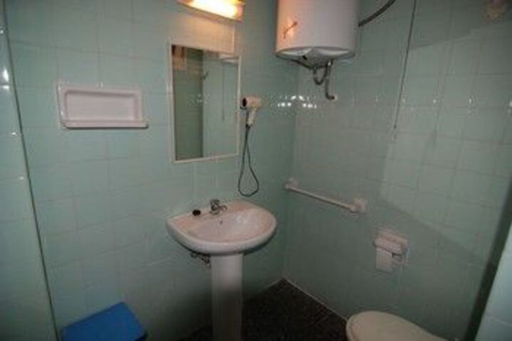 Room 4 of 39
