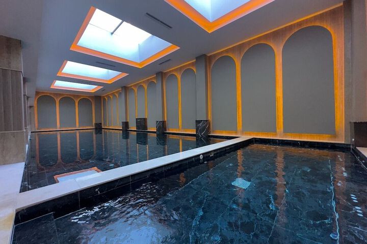 Pool 21 of 60