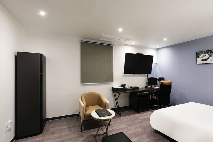 Room 44 of 50