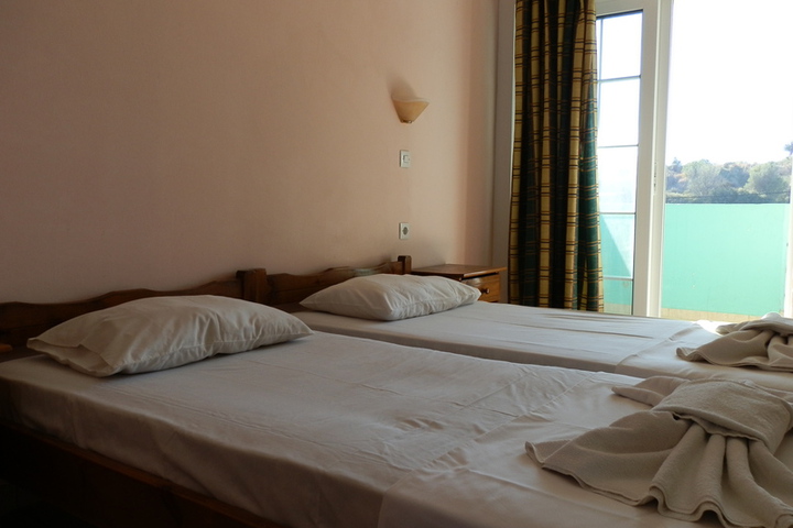 Room 6 of 8