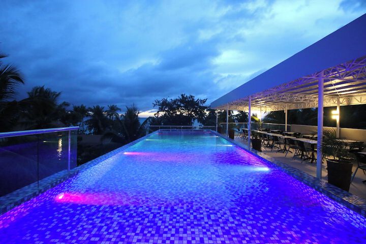 Hotel with Pool