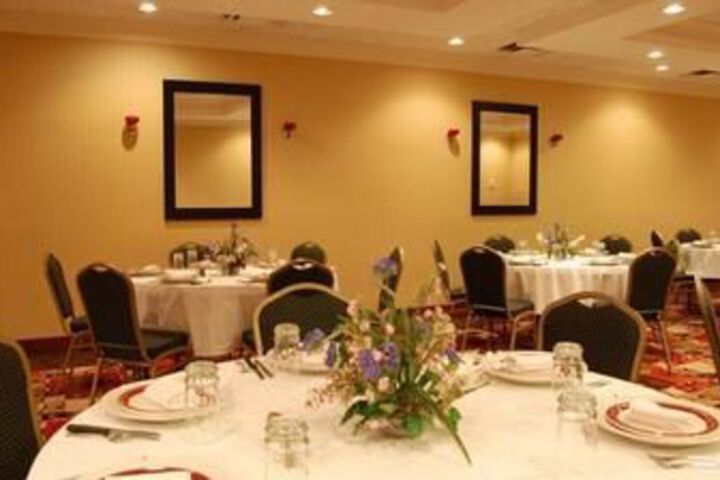 Ballroom/Hall 8 of 24