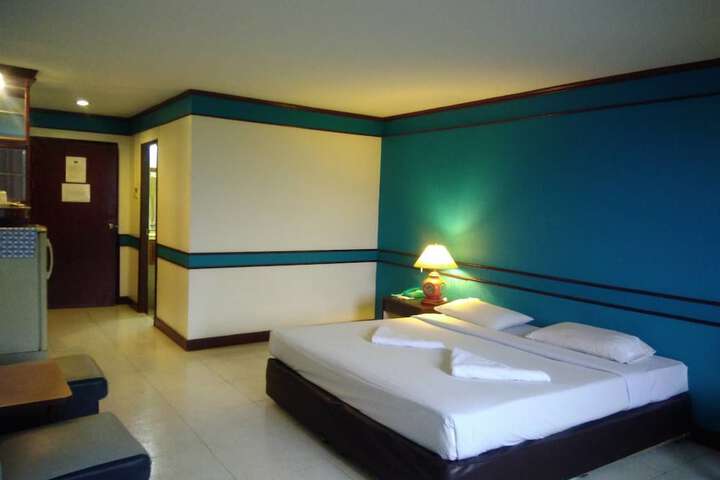 Room 37 of 147