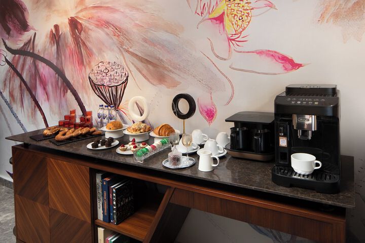 Breakfast/Coffee Service 16 of 35