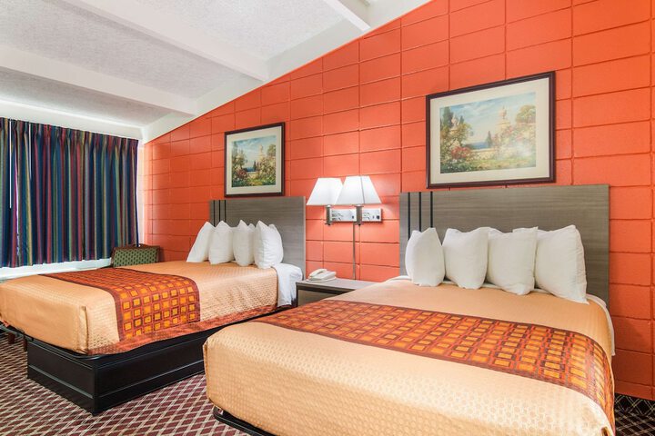 2 Double Beds (13 of 14)