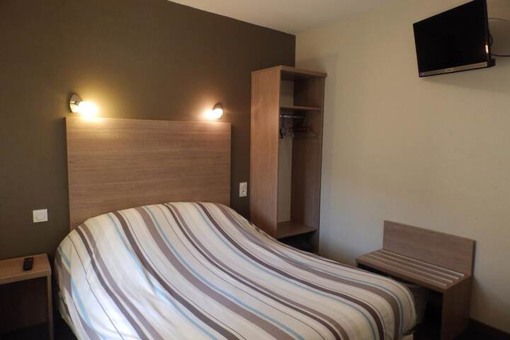Room 4 of 40