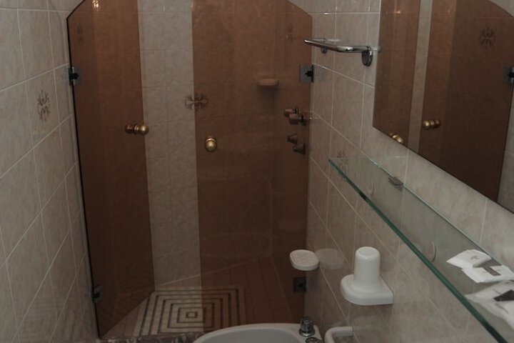 Room 21 of 42