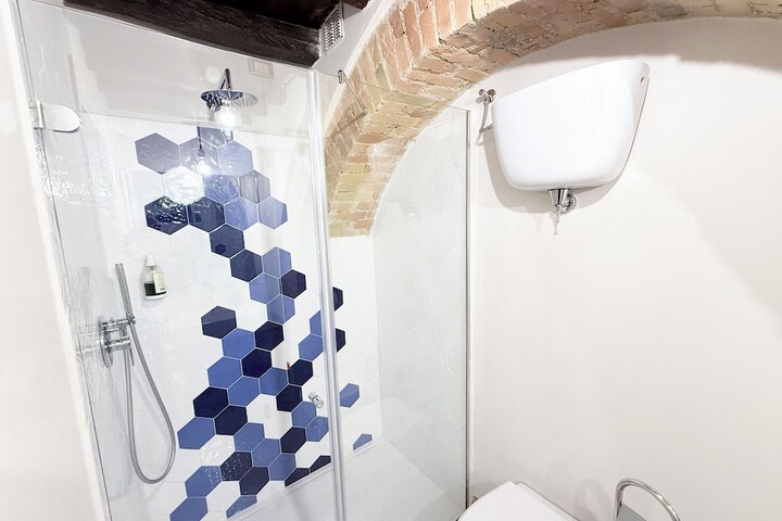 Room 31 of 83