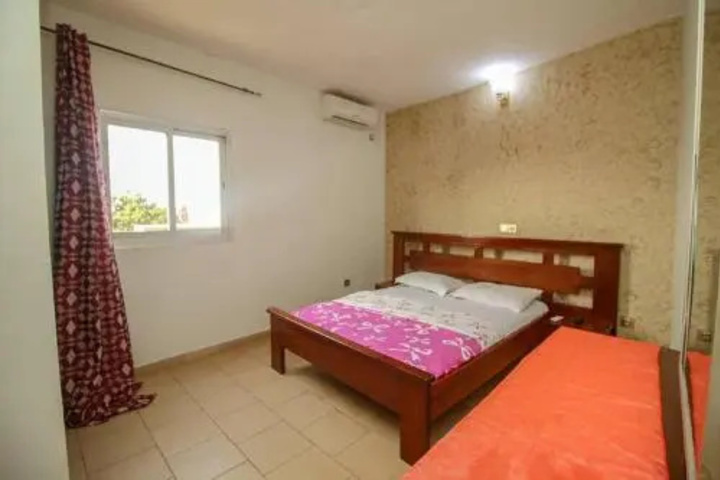 Room 4 of 12