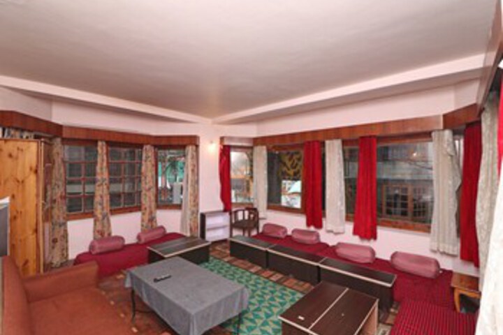 Room 9 of 25