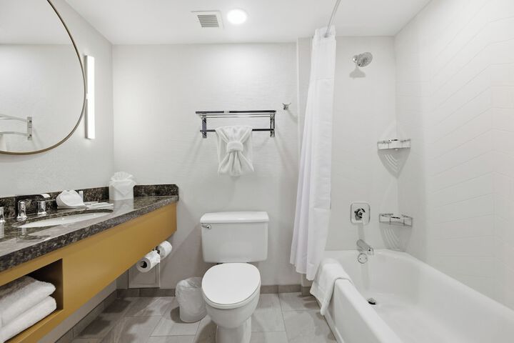 Room 8 of 18