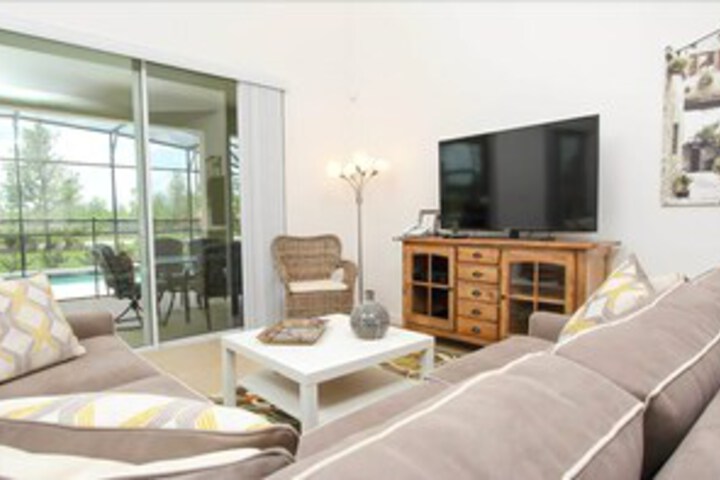 Luxury 6 Bedroom 5.5 Bathroom Vacation Home in Solterra Resort in Davenport, FL