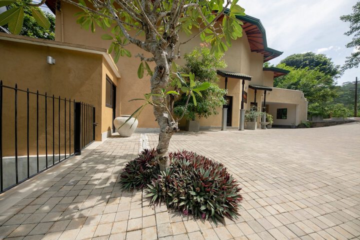 Hotel Exterior 60 of 74