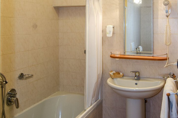 Room 44 of 67