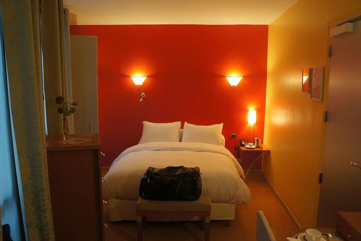 Room 23 of 37