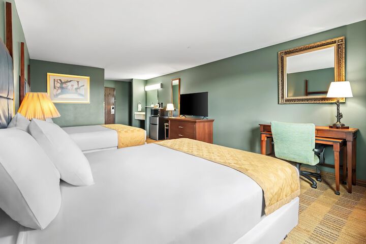 Room 13 of 32