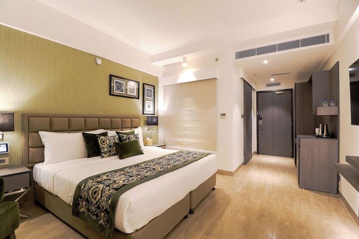 Room 35 of 65