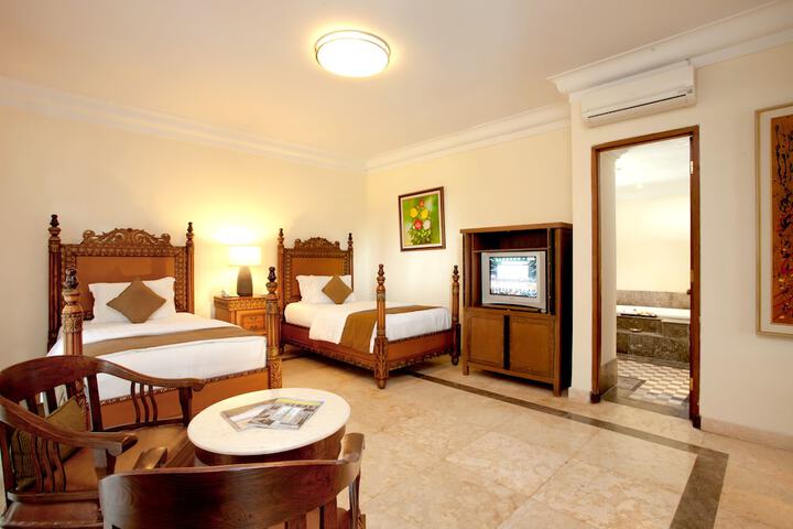 Room 11 of 27