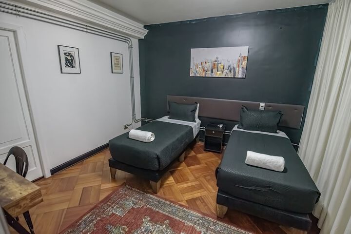Room 4 of 28