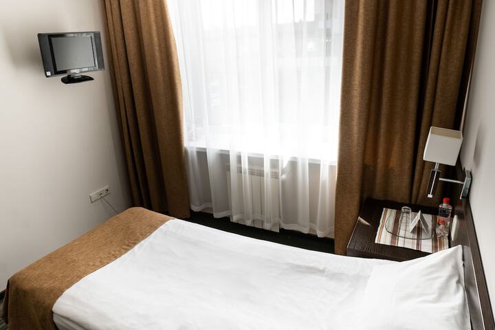 Room 4 of 72