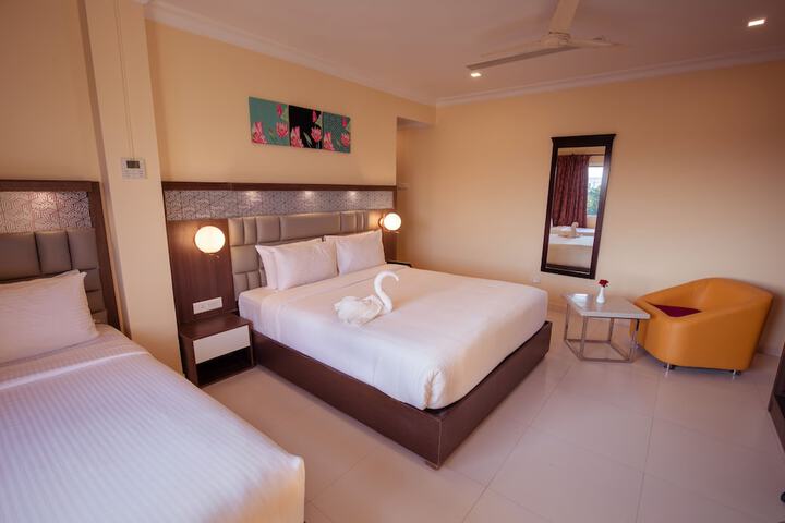 Room 12 of 18