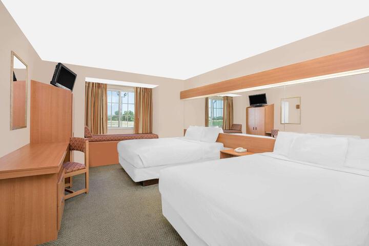 1 Queen Bed (6 of 16)