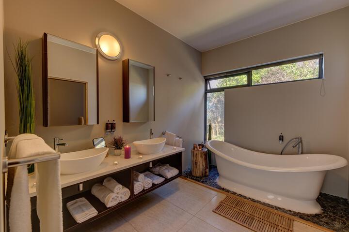Suite 5 of 5