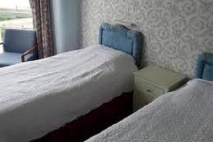 Room 2 of 3