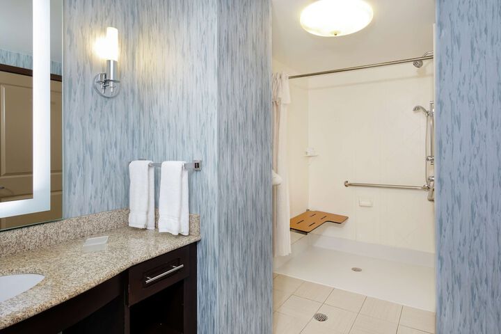 1 King 1qn Bed 2 Bedroom 2 Bath Suite (9 of 21)