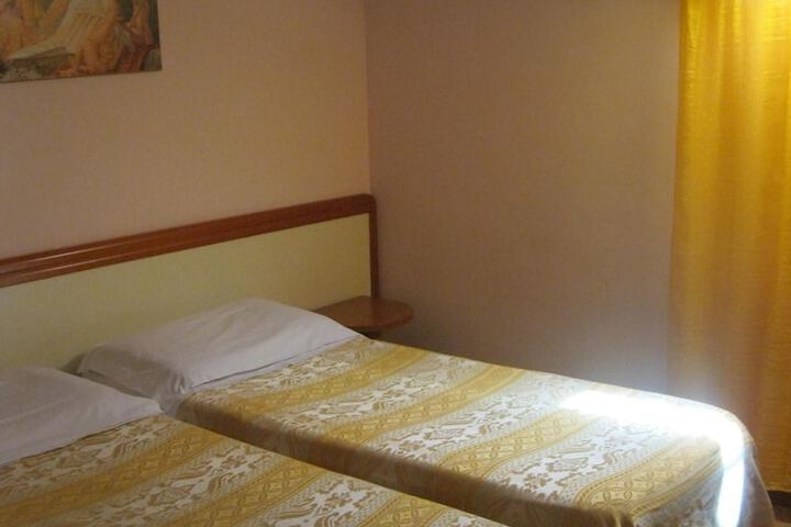 Room 15 of 43