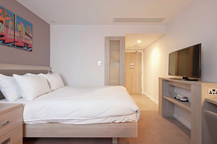 Room 13 of 38
